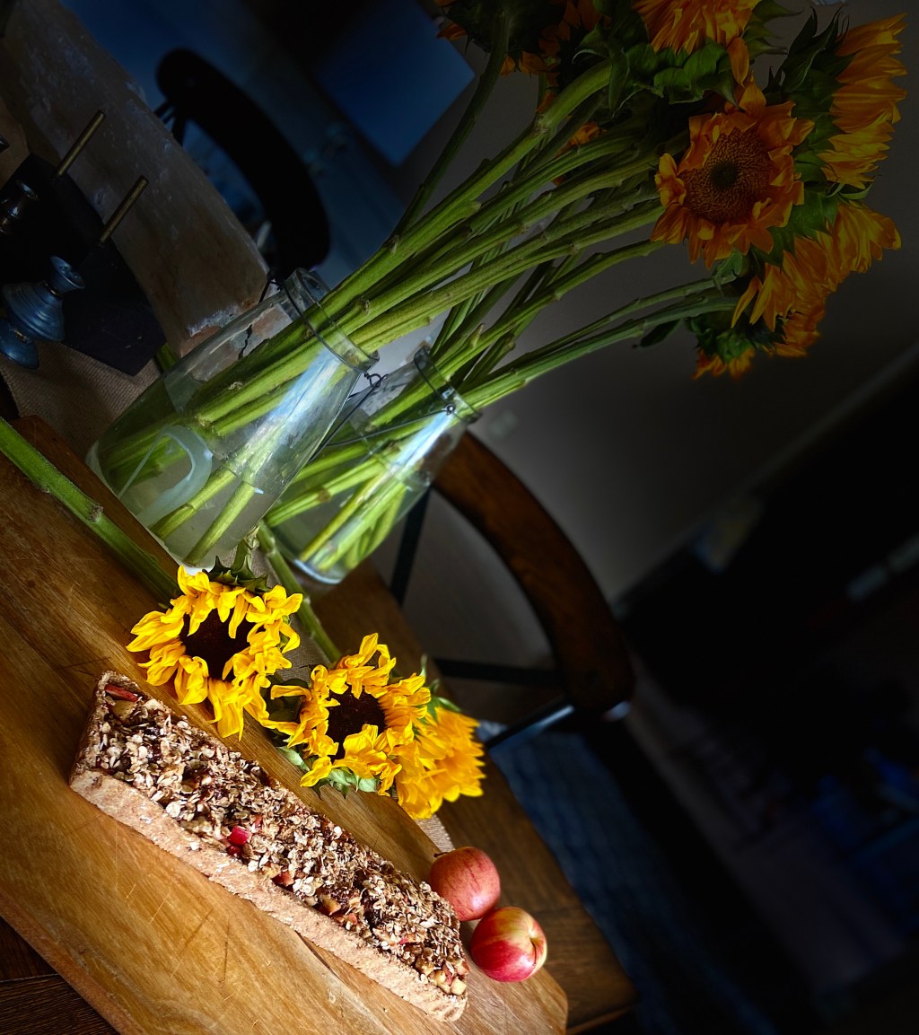 RAW Caramel Apple Pie with an Oatmeal Cinnamon&nbsp;Topping