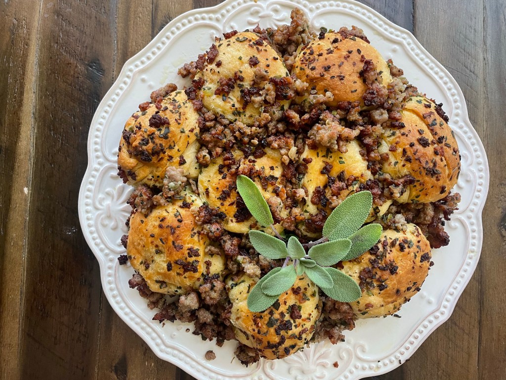 Thanksgiving Sausage and Sage Pull A Part&nbsp;Rolls